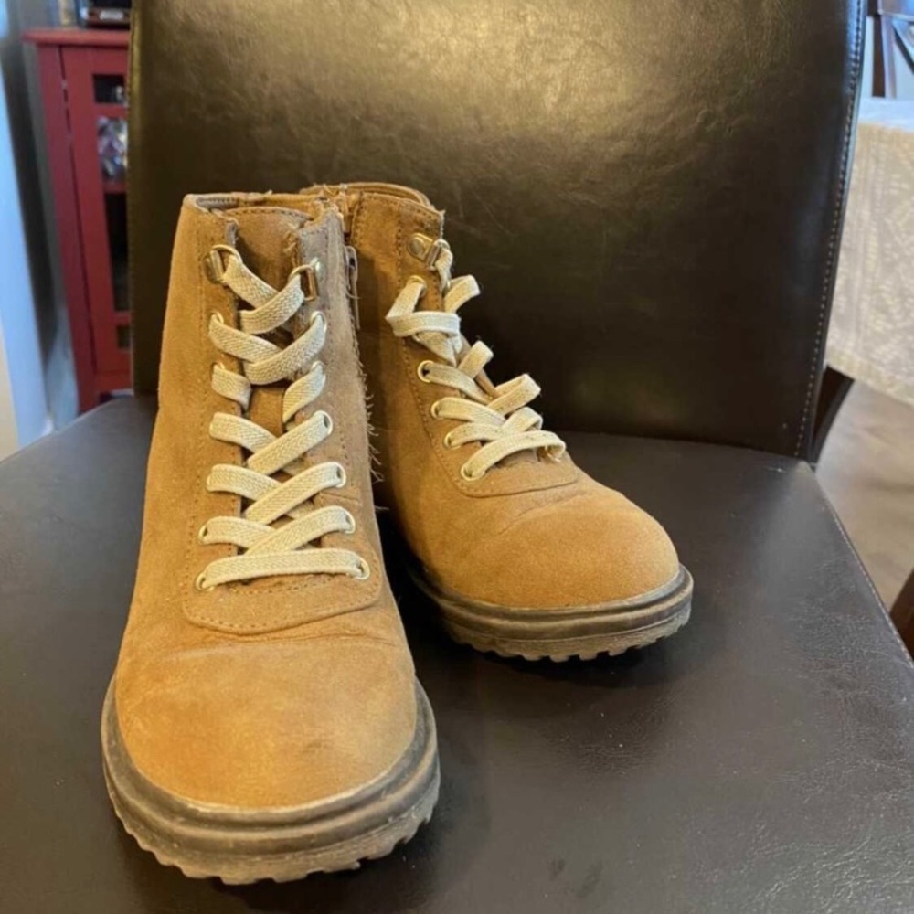 Girls boots